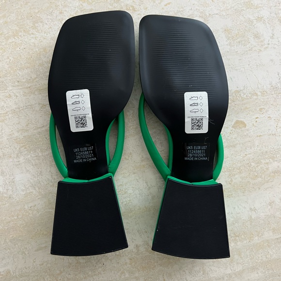 TOPSHOP sandals, Size 7. Never been worn. - Picture 3 of 3